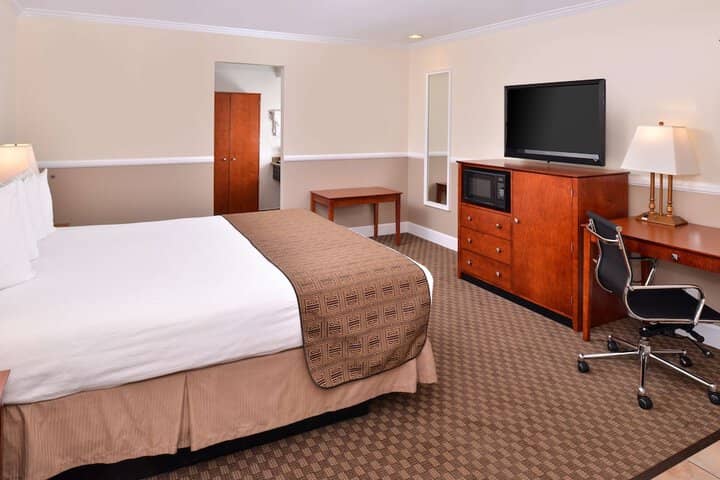 Room 8 of 19