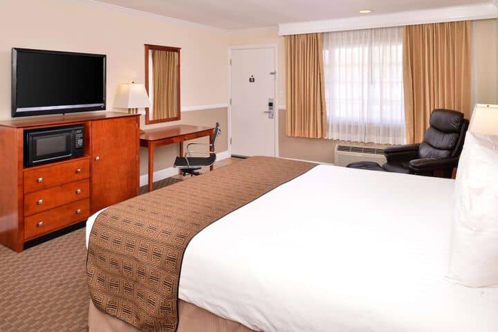 Room 10 of 19